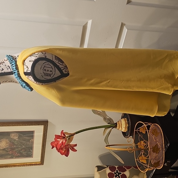 Sleveless Lemon Yellow 3 Layer Chiffon Blouse. - Picture 4 of 14